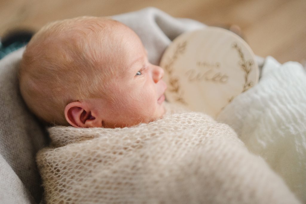 Baby mit offenen Augen