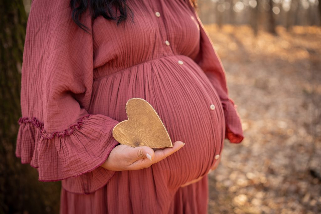 Babybauch Outdoor Herz