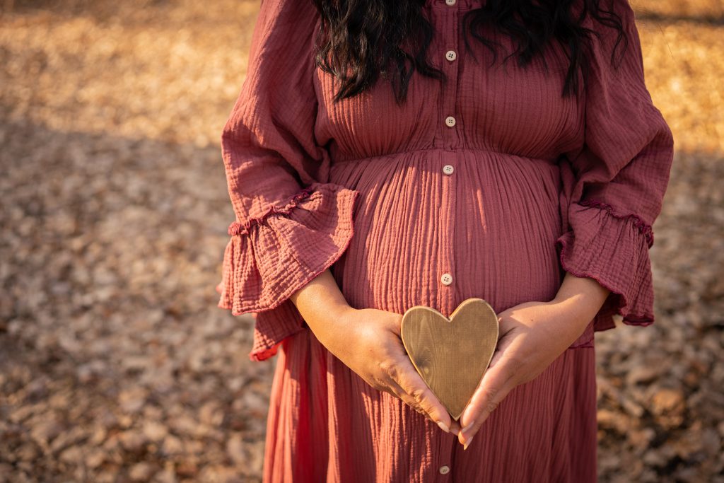 Babybauch Outdoor Herz Liebe