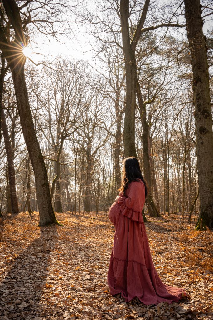 Babybauch Outddor Sonnenstrahlen